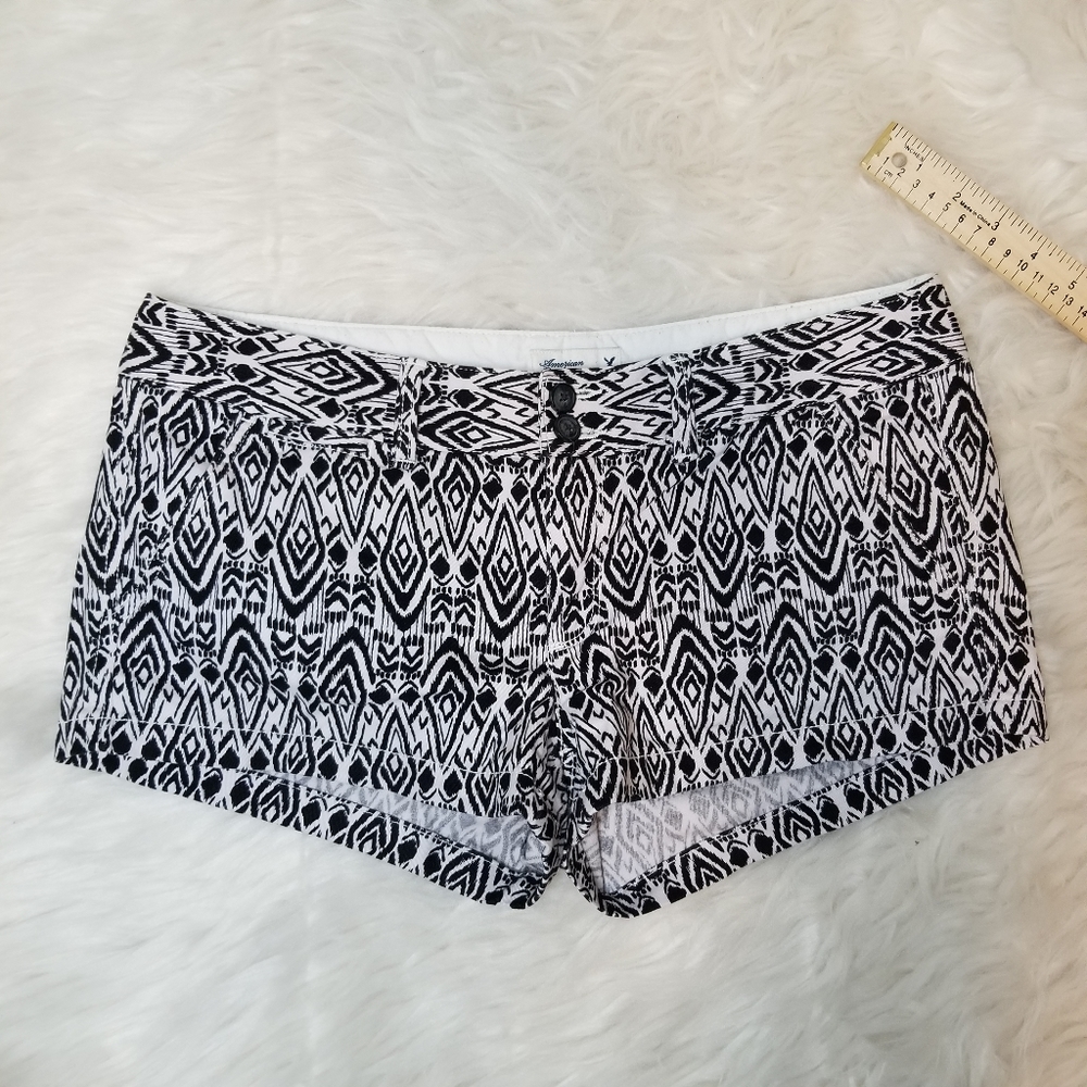 American eagle strech tribal style soft short sz6